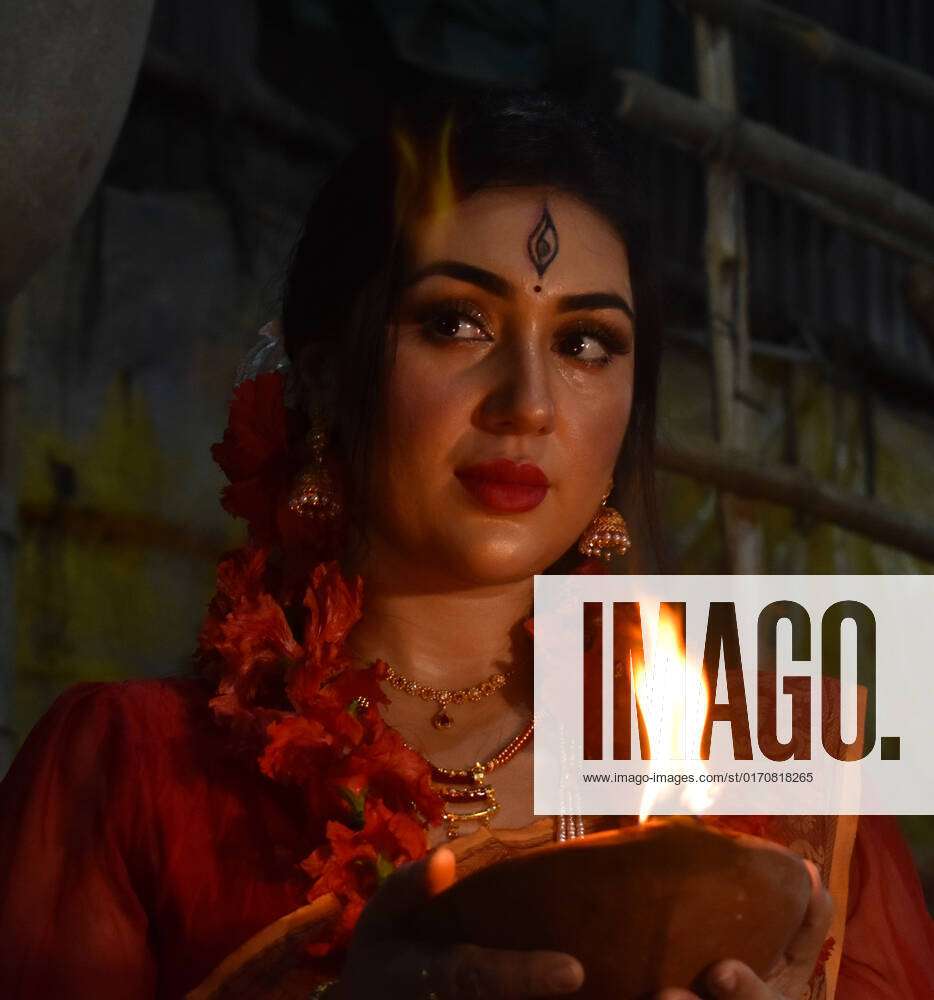 934px x 1000px - Bangladeshi actress Apu Biswas is now the face of Diwali Popular Bangladeshi  actress Apu Biswas is