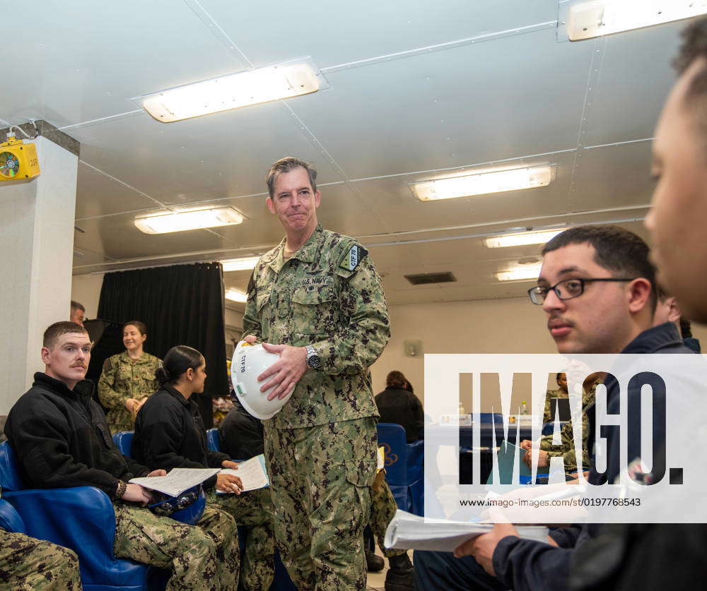 Bild Task Force N-WU964-1066 YOKOSUKA, Japan Rear Adm. Michael Donnelly, Commander Task ...