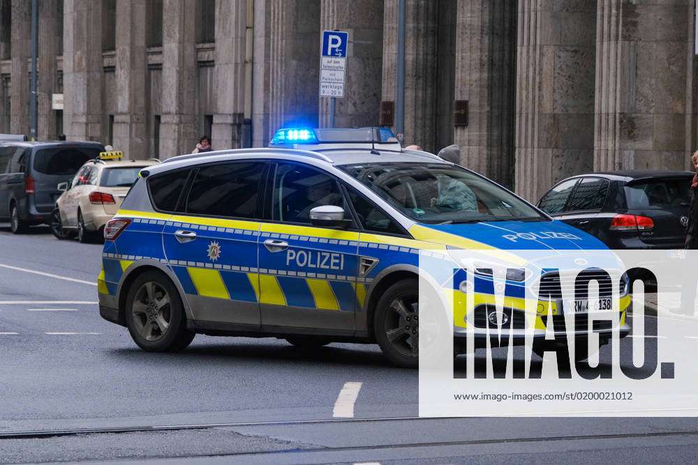 Düsseldorf 19.01.2023 Polizei Auto Polizeiauto Polizeiautos Polizeiwagen  Blaulicht Streifenwagen