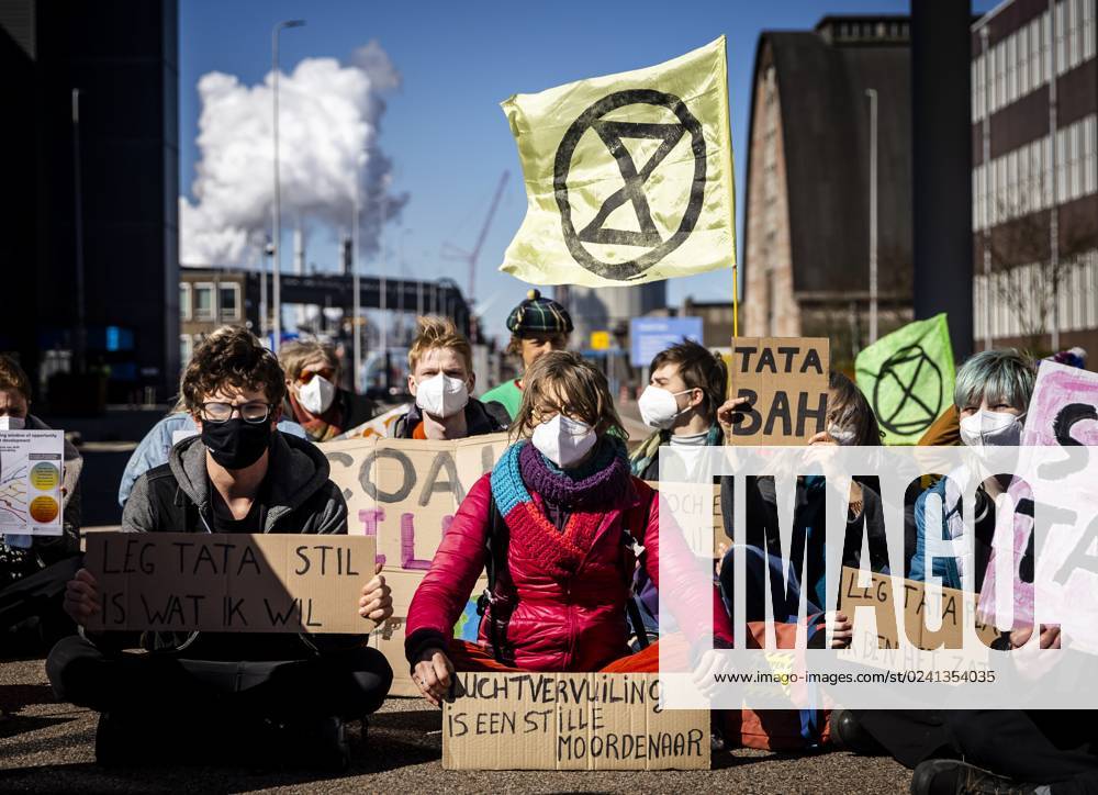 IJMUIDEN - Climate activists demonstrate at steel factory Tata Steel  IJmuiden. Action groups and local residents want the government to  intervene against the company's emissions and the health damage this  causes. ANP