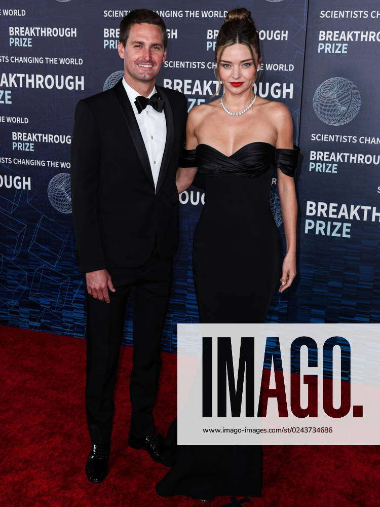 Miranda Kerr 2023 Breakthrough Prize Awards Ceremony Red Carpet with Evan  Spiegel 