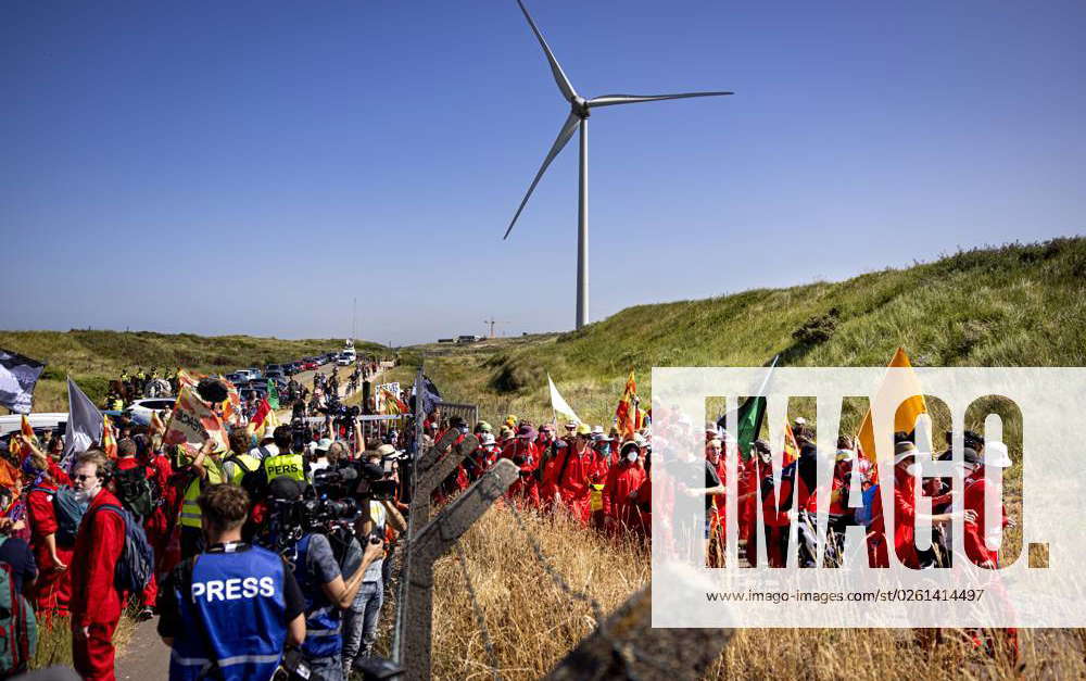 IJMUIDEN - Climate activists demonstrate at steel factory Tata Steel  IJmuiden. Action groups and local residents want the government to  intervene against the company's emissions and the health damage this  causes. ANP