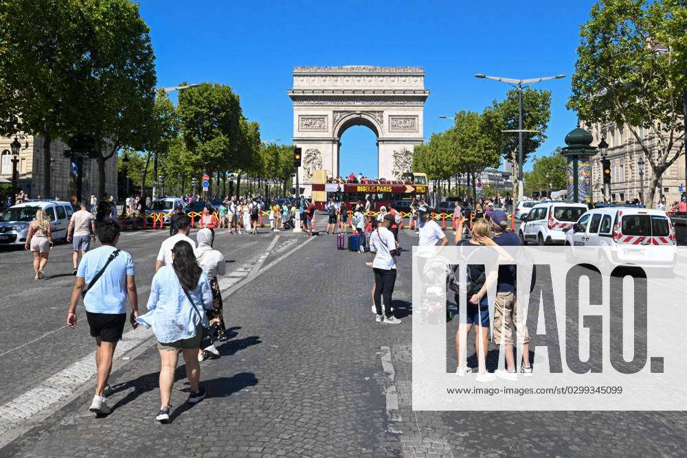 The Champs-Elysées reserved for pedestrians on Sunday, November 5, 2023 