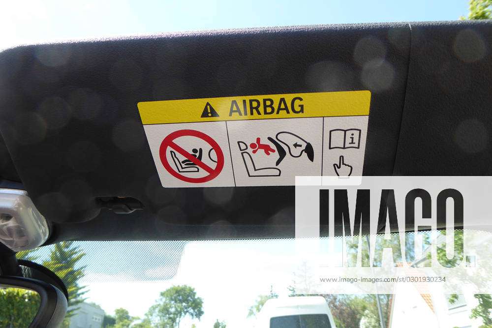 Sonnenblende Blendschutz mit Airbag Hinweis Aufkleber Aufschrift im Auto  Sonnenblende Blendschutz