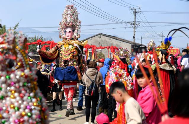 FUZHOU, CHINA - FEBRUARY 19: Local people carrying statues of deities ...