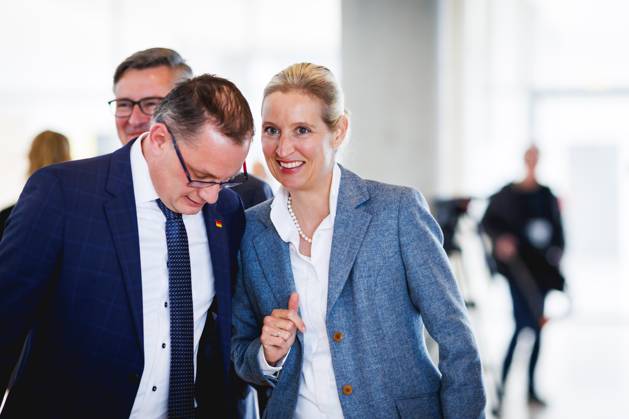 Alice Weidel, AfD Fraktionsvorsitzende, und Tino Chrupalla, Bundesvorsitzender der AfD, vor einem