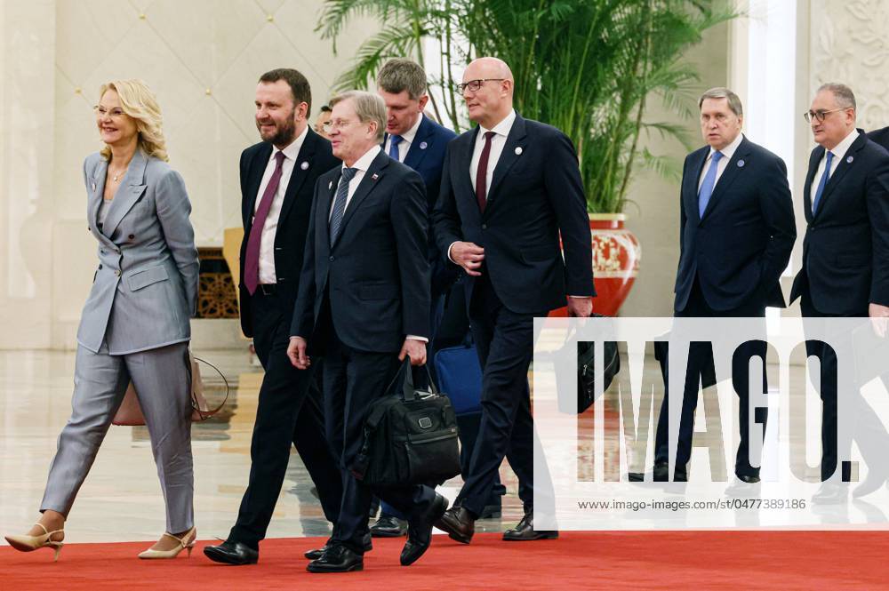 Dantelli külotlarda seksual ayollar dumbalari