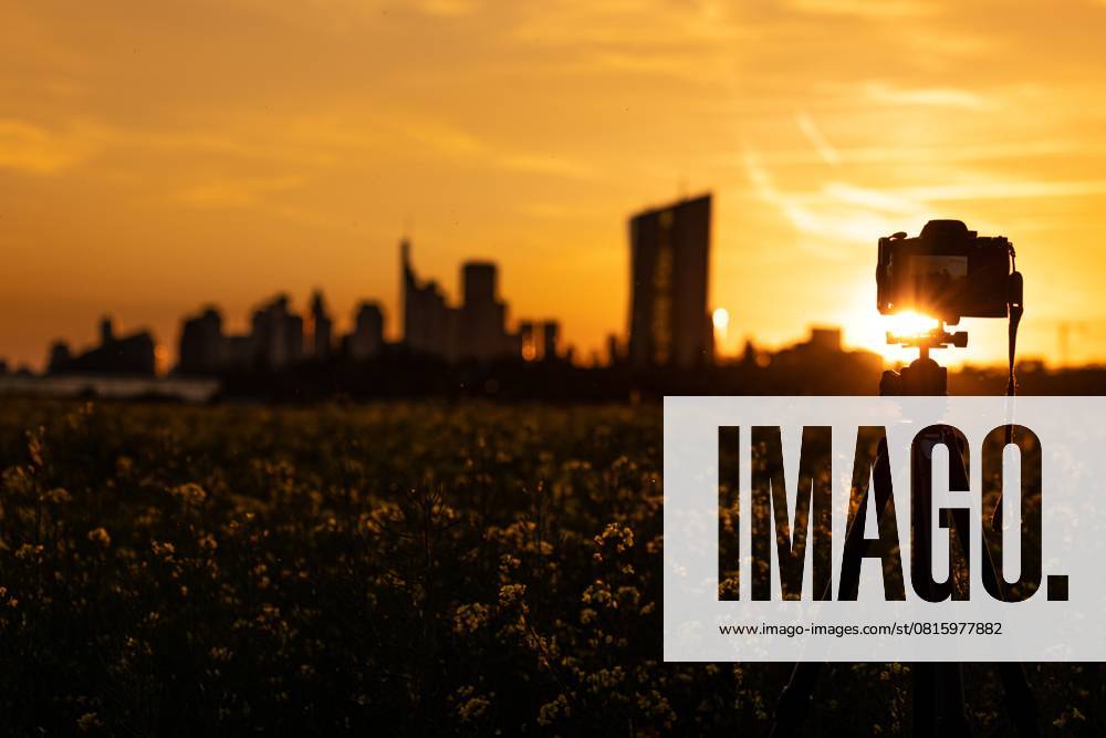 Sonnenuntergang hinter der Frankfurter Skyline (02.05.2025)