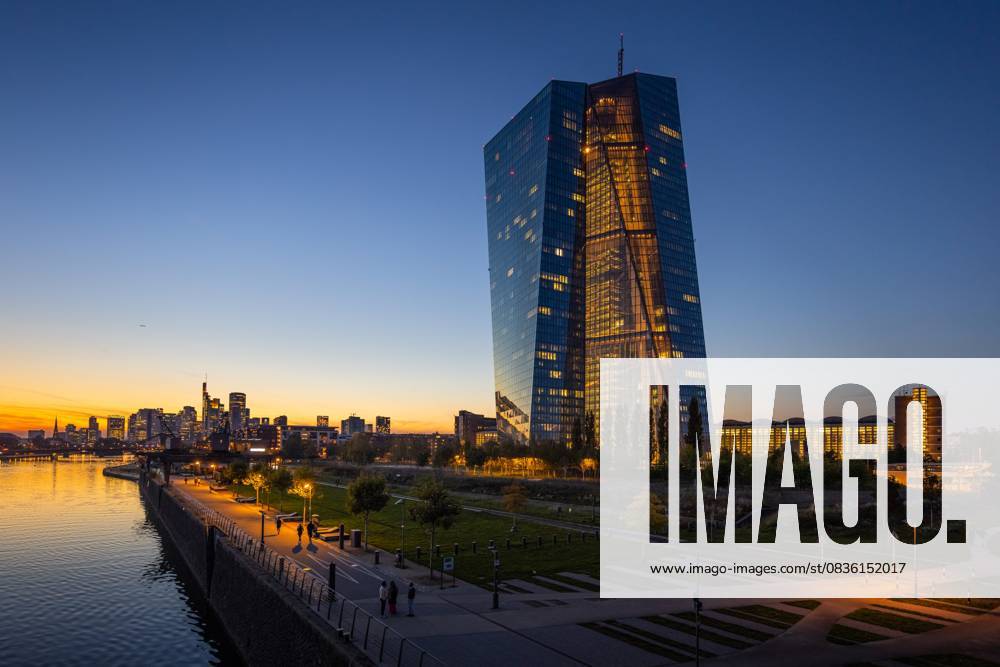 Die EZB und die Frankfurter Skyline (02.10.2025)