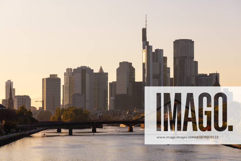 Die Frankfurter Skyline im Herbst (10.10.2025)