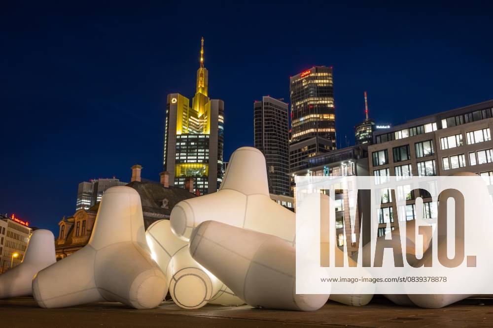 Die Frankfurter Skyline am Abend (04.11.2025)