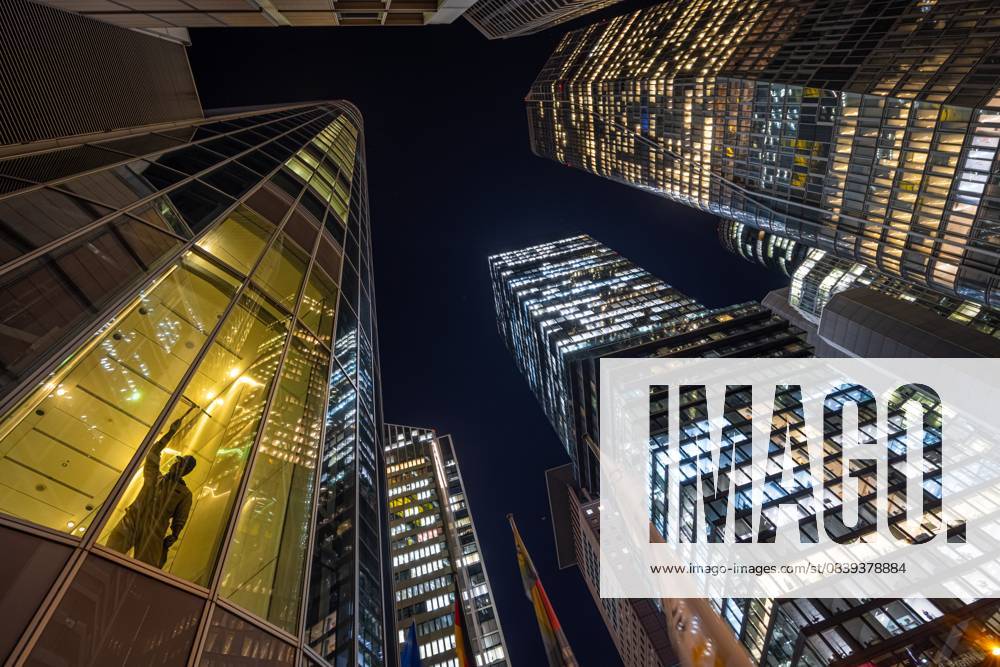 Die Frankfurter Skyline am Abend (04.11.2025)