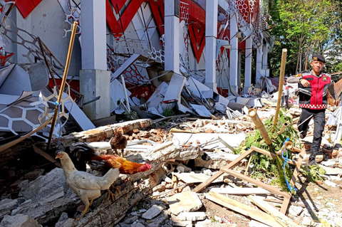 Indonesien, Schweres Erdbeben vor der Insel Sulawesi