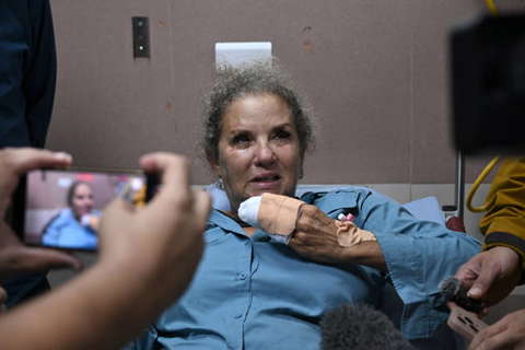 Nahostkonflikt, Westjordanland, Fotojournalistin Heidi Levine nach israelischen Angriffen verletzt im Krankenhaus in Ramallah